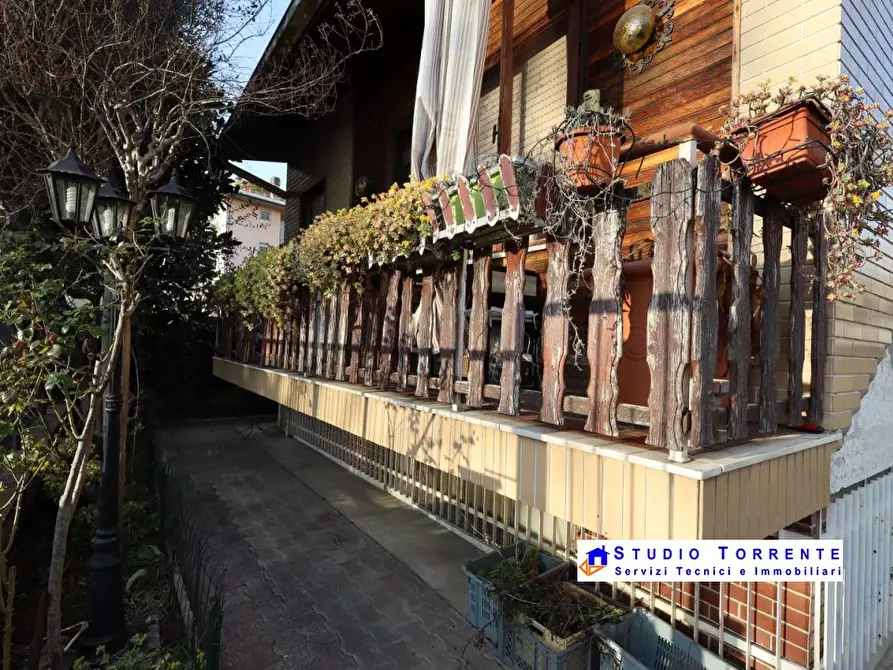 Immagine 8 di Villa in vendita  a Bollate