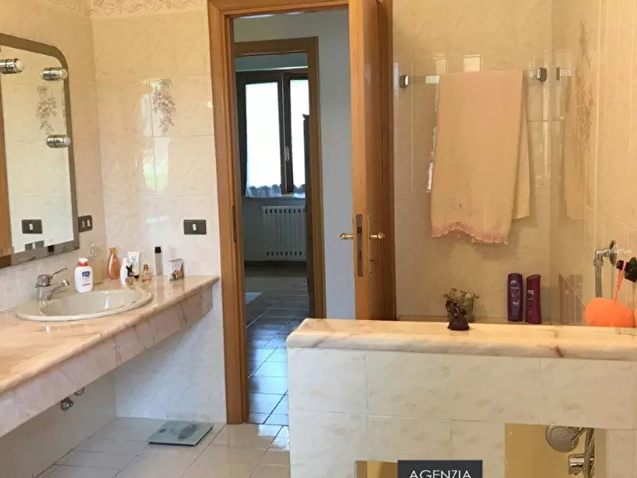 Immagine 10 di Villa in vendita  a Massarosa