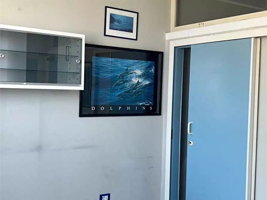 Immagine 7 di Ufficio in affitto  a Viareggio