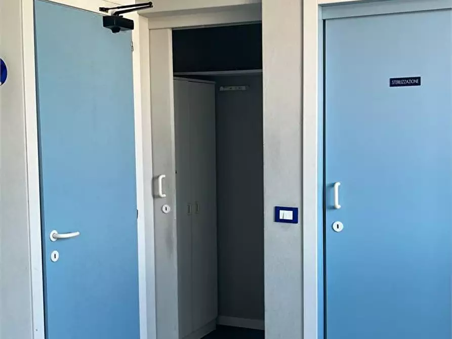 Immagine 9 di Ufficio in affitto  a Viareggio