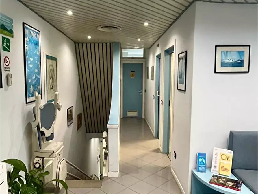 Immagine 2 di Ufficio in affitto  a Viareggio