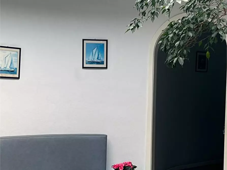 Immagine 6 di Ufficio in affitto  a Viareggio