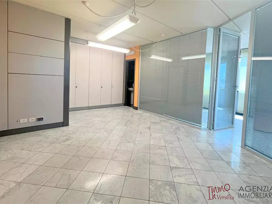 Immagine 1 di Ufficio in affitto  a Viareggio