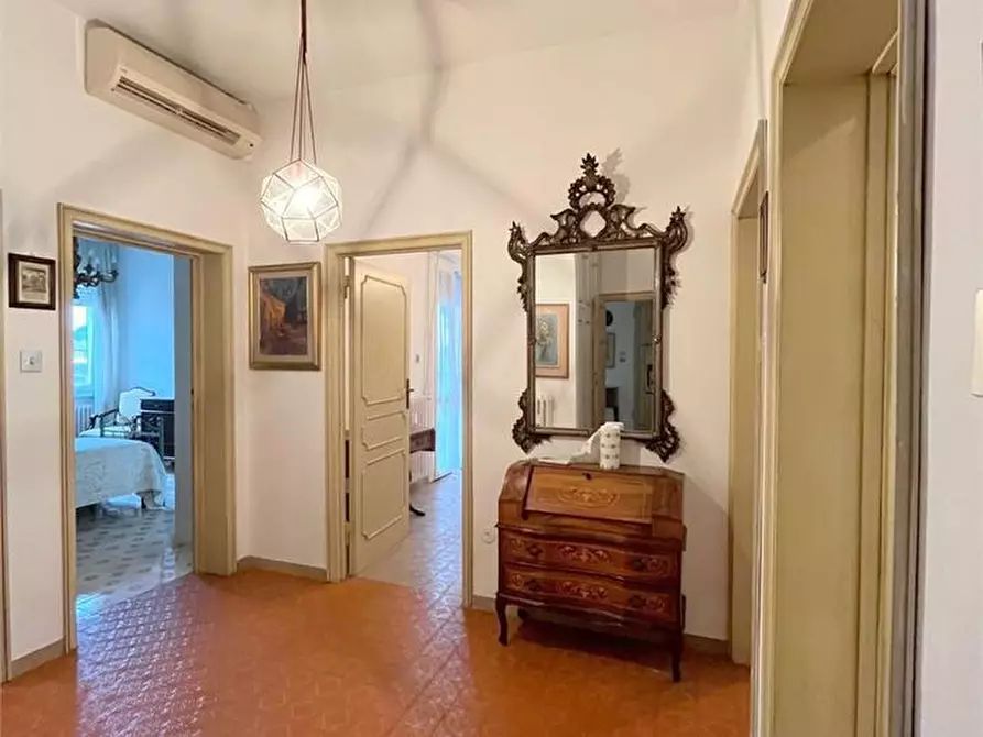 Immagine 9 di Appartamento in vendita  a Viareggio