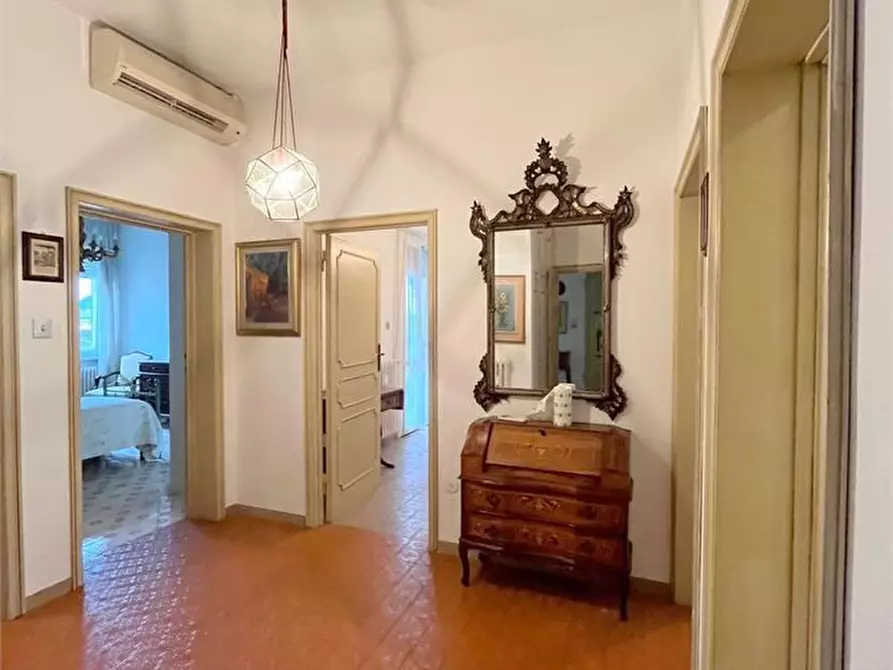 Immagine 8 di Appartamento in vendita  a Viareggio
