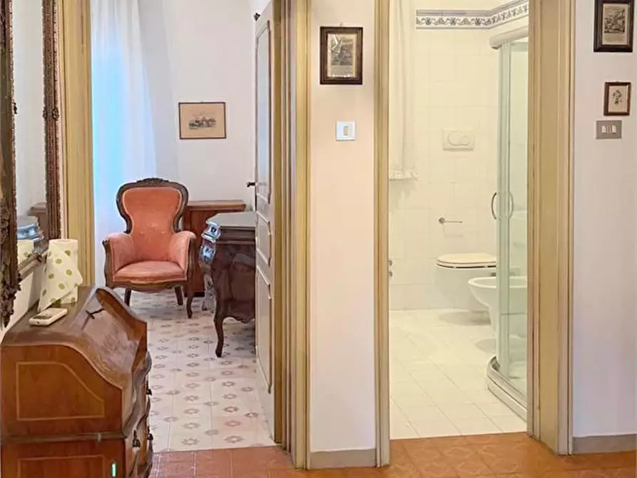 Immagine 10 di Appartamento in vendita  a Viareggio