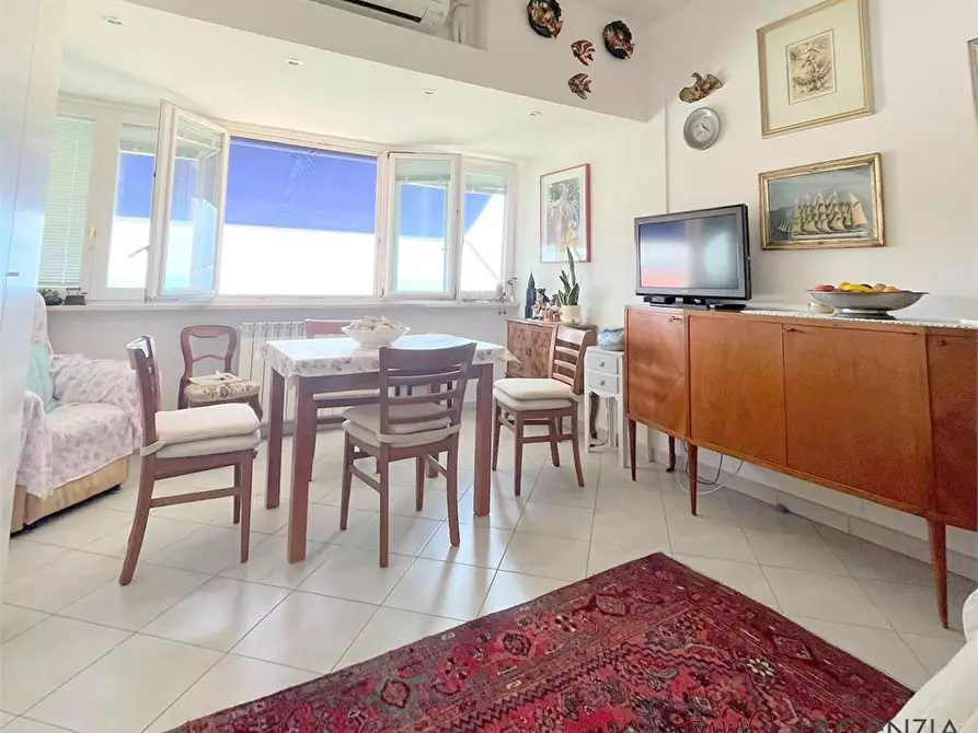 Immagine 4 di Appartamento in vendita  a Viareggio
