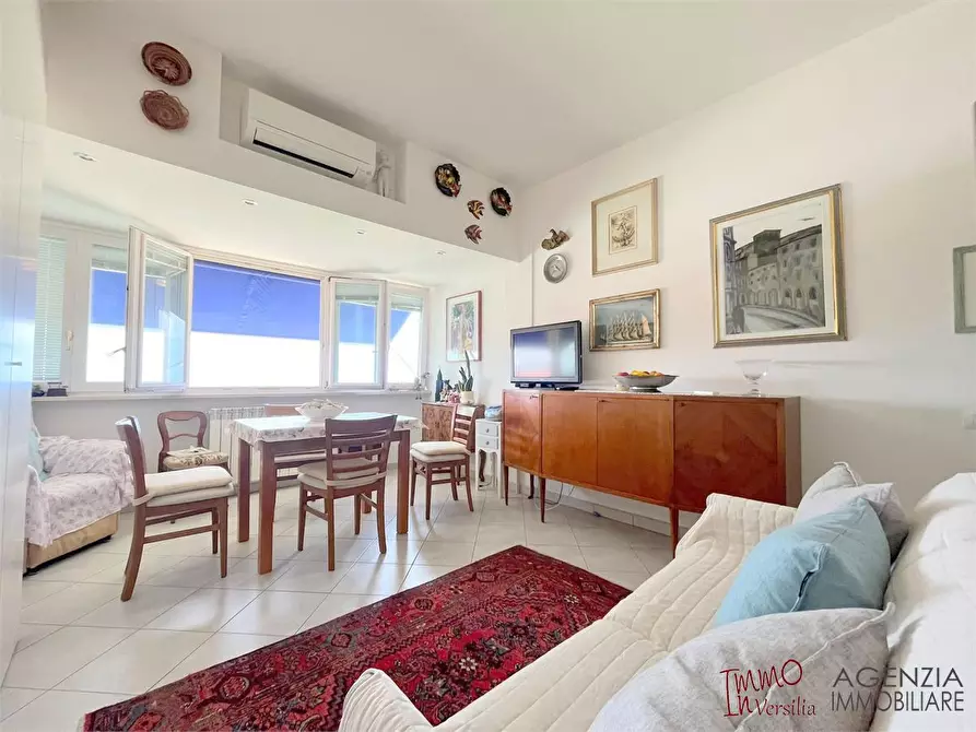 Immagine 1 di Appartamento in vendita  a Viareggio