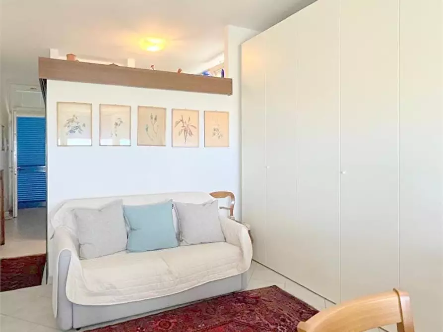 Immagine 10 di Appartamento in vendita  a Viareggio