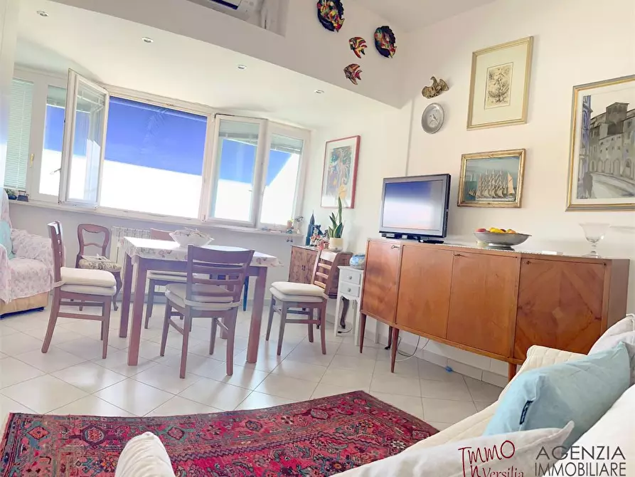 Immagine 6 di Appartamento in vendita  a Viareggio