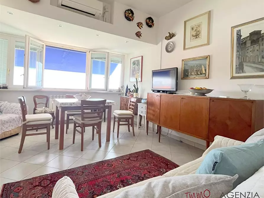 Immagine 8 di Appartamento in vendita  a Viareggio