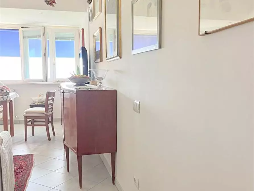 Immagine 9 di Appartamento in vendita  a Viareggio