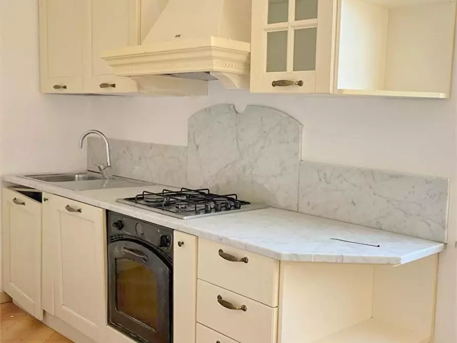 Immagine 1 di Villa in vendita  a Massarosa
