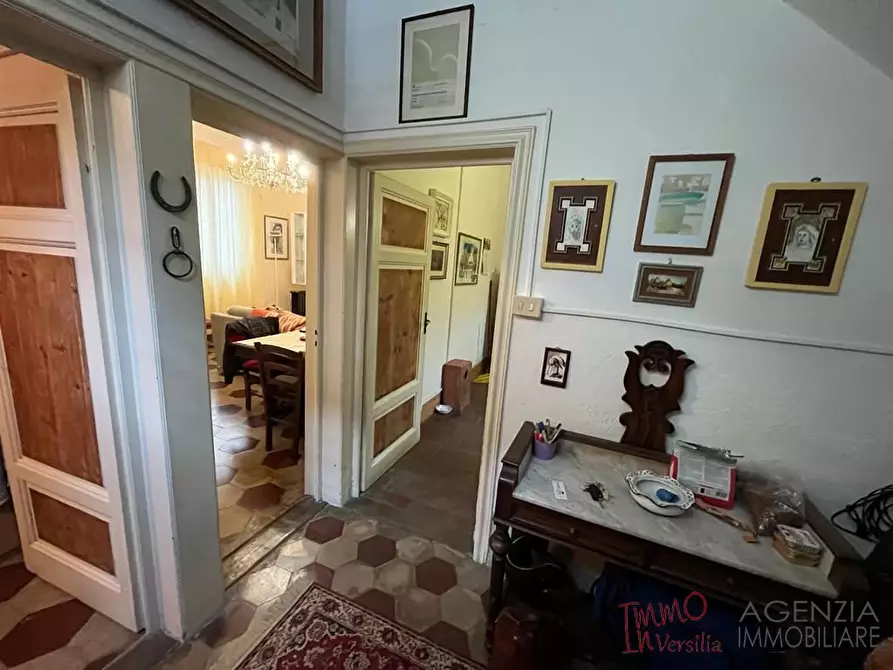 Immagine 2 di Villa in vendita  a Massarosa