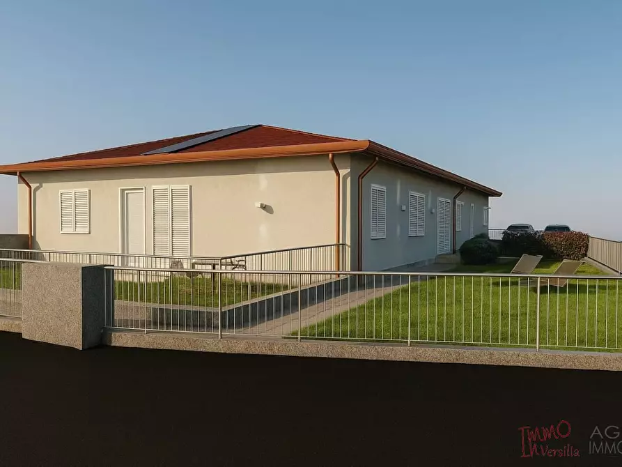 Immagine 1 di Villa in vendita  2012 a Massarosa