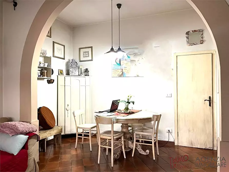 Immagine 3 di Villa in vendita  a Viareggio