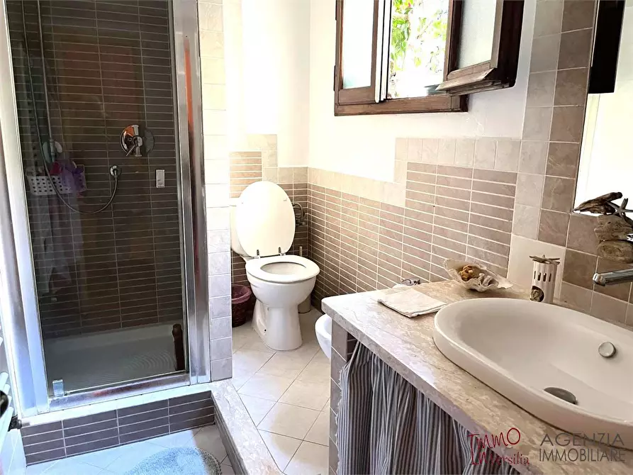 Immagine 10 di Villa in vendita  a Viareggio