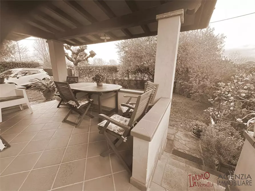Immagine 1 di Villa in vendita  a Pietrasanta