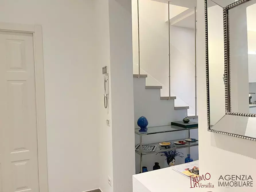 Immagine 3 di Villa in vendita  a Viareggio