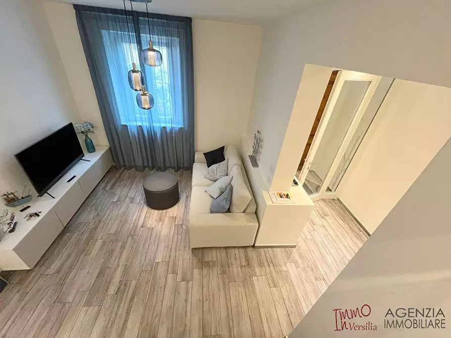 Immagine 10 di Villa in vendita  a Viareggio