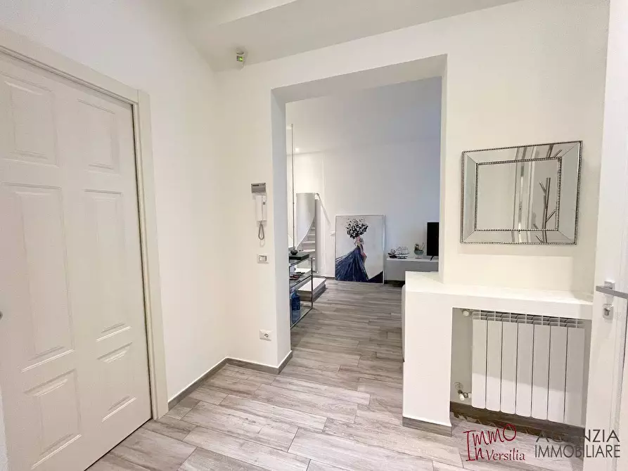 Immagine 7 di Villa in vendita  a Viareggio