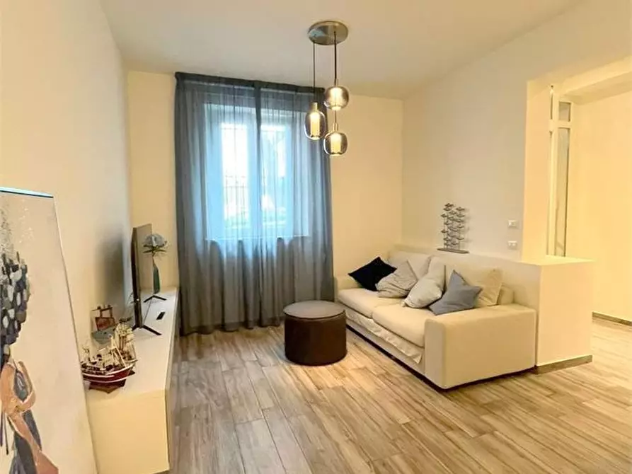 Immagine 9 di Villa in vendita  a Viareggio