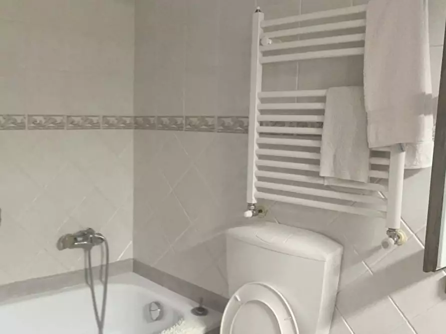 Immagine 8 di Villa in vendita  a Camaiore