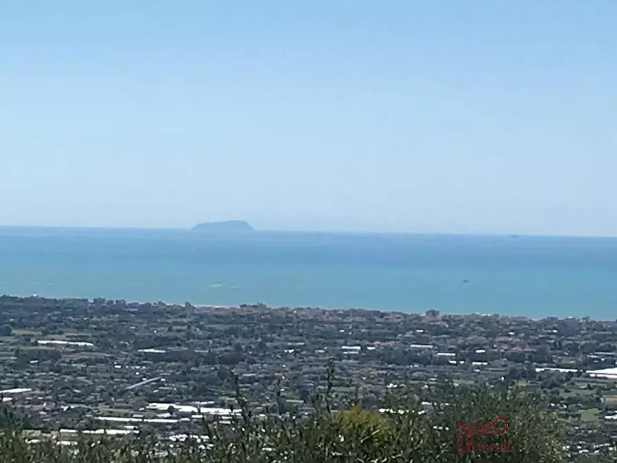 Immagine 6 di Villa in vendita  a Camaiore