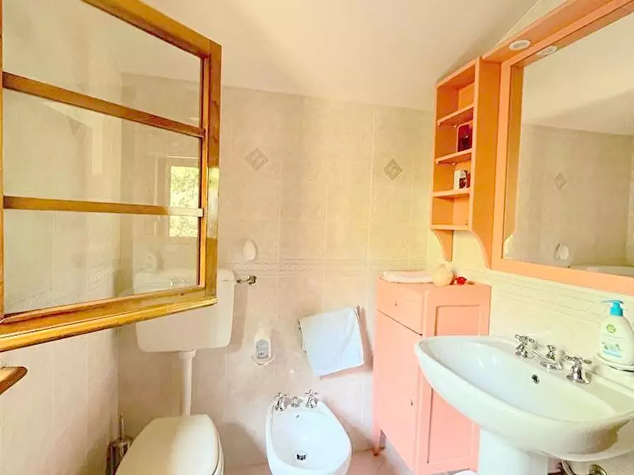 Immagine 7 di Villa in vendita  a Massarosa