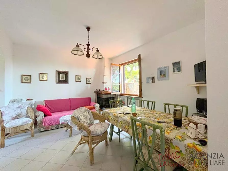 Immagine 3 di Villa in vendita  a Massarosa