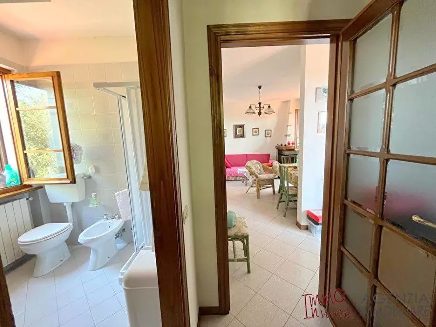 Immagine 5 di Villa in vendita  a Massarosa