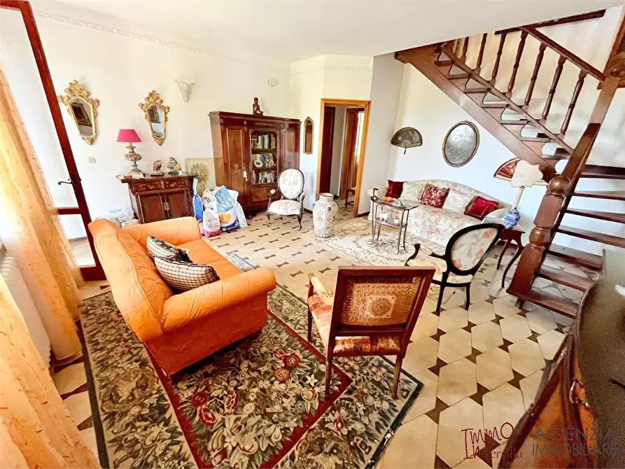Immagine 4 di Villa in vendita  a Massarosa
