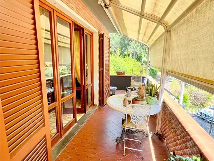 Immagine 2 di Villa in vendita  a Massarosa