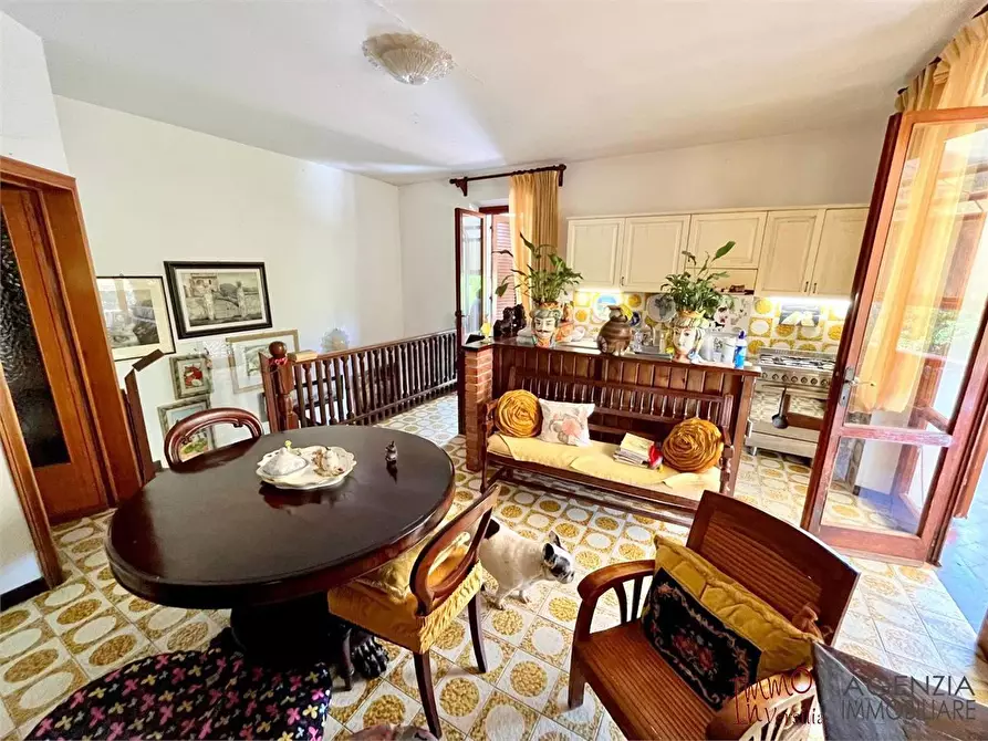 Immagine 7 di Villa in vendita  a Massarosa