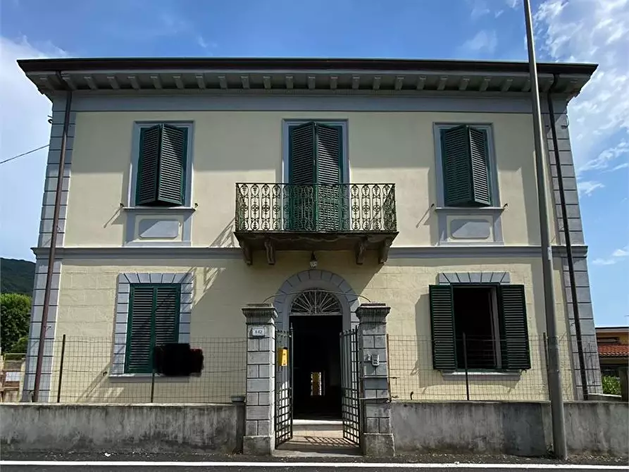 Immagine 1 di Villa in vendita  a Massarosa