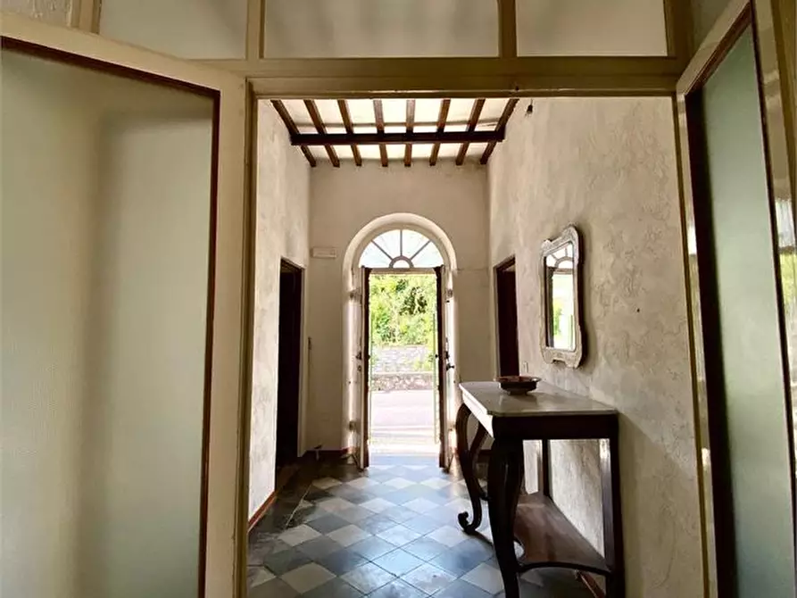 Immagine 4 di Villa in vendita  a Massarosa