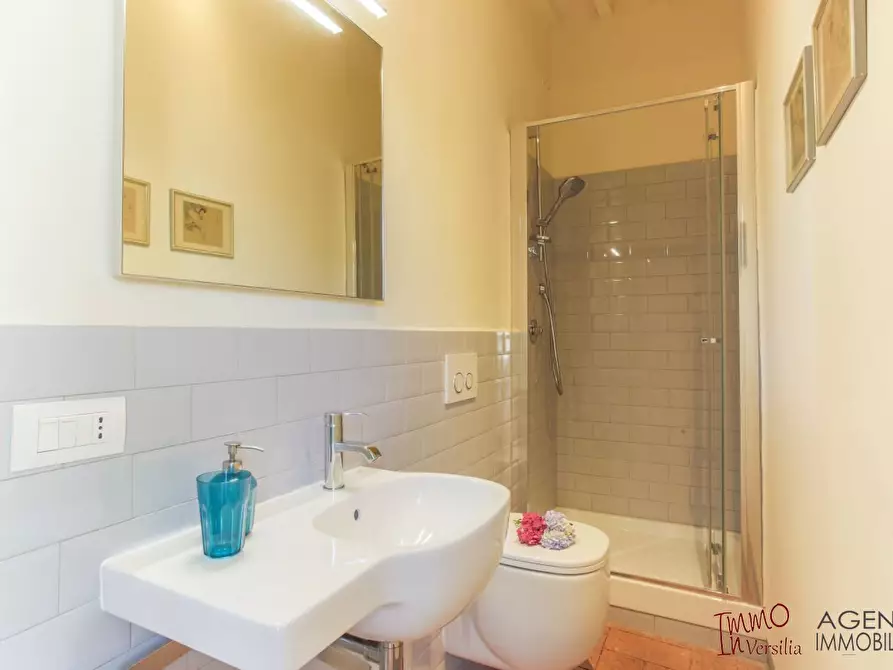 Immagine 7 di Villa in vendita  a Lucca