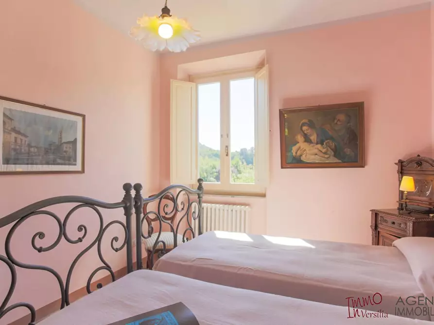 Immagine 10 di Villa in vendita  a Lucca