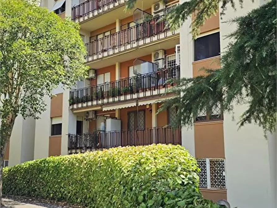 Immagine 1 di Appartamento in vendita  a Roma