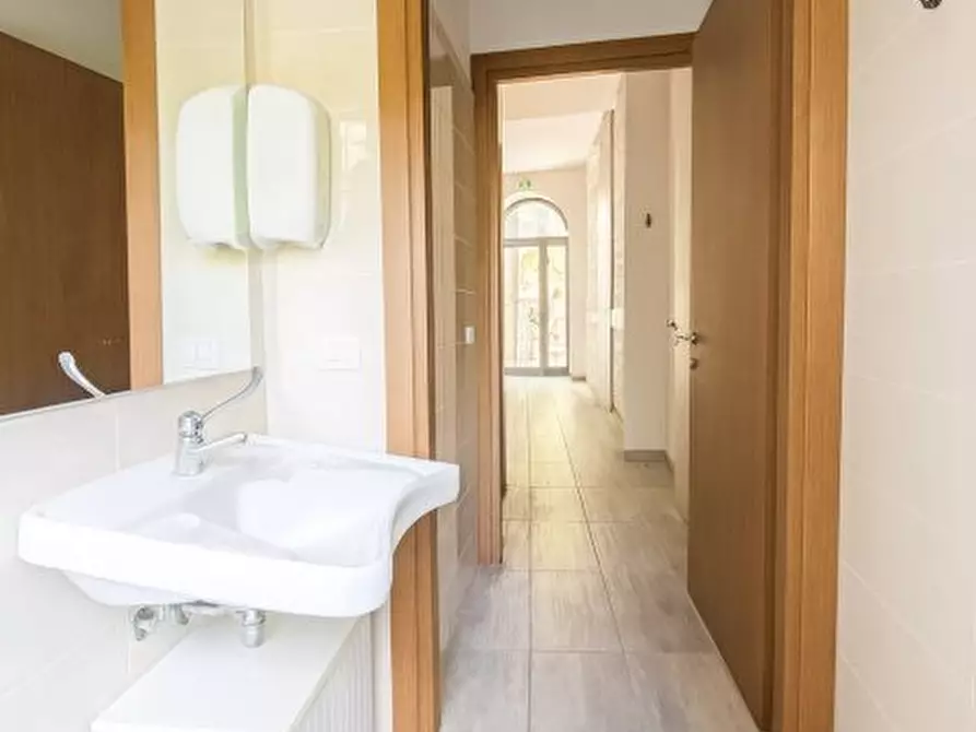 Immagine 7 di Negozio in affitto  3 a Milano