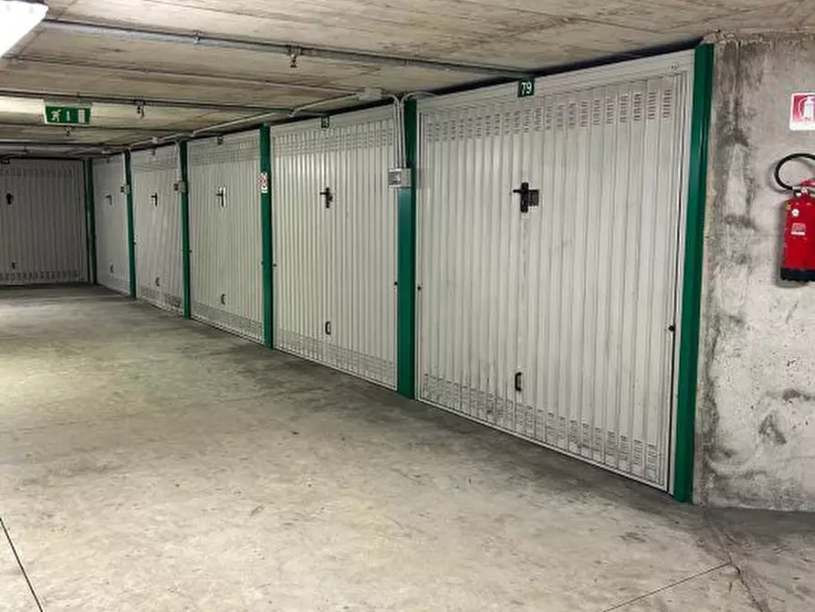 Immagine 2 di Garage in affitto  6 a Milano