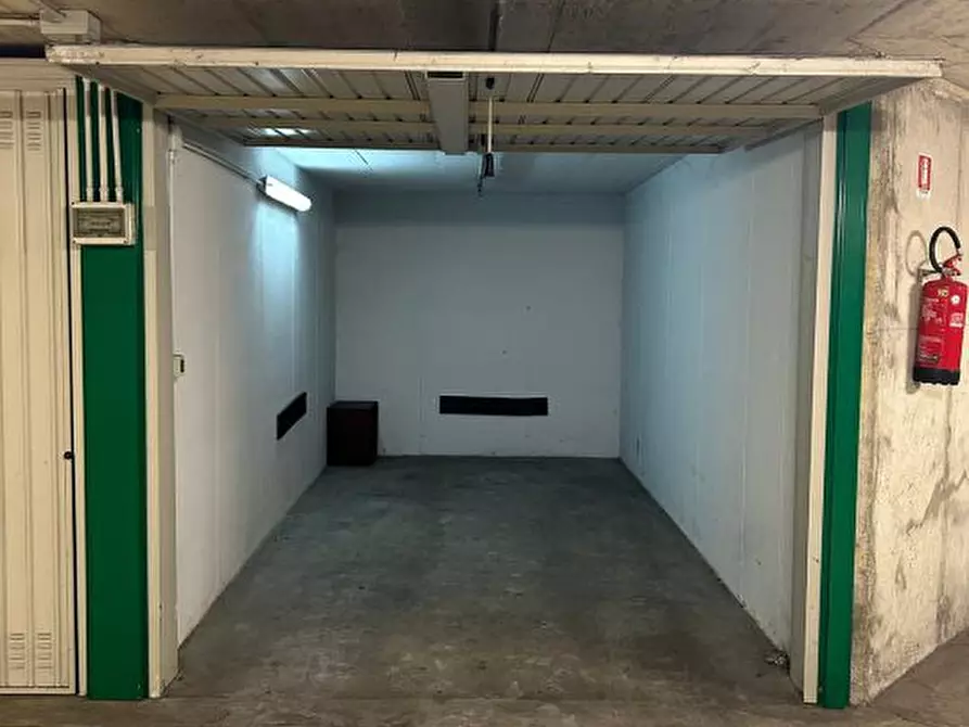 Immagine 5 di Garage in affitto  6 a Milano