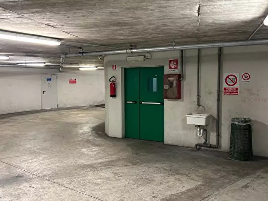 Immagine 9 di Garage in affitto  6 a Milano