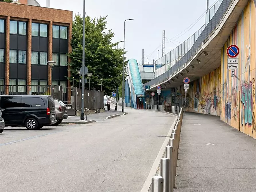 Immagine 7 di Garage in affitto  99 a Milano