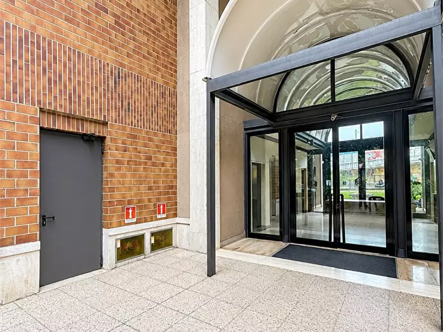 Immagine 9 di Garage in affitto  99 a Milano