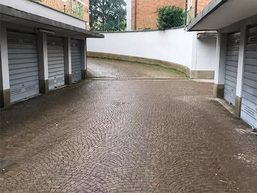 Immagine 2 di Garage in affitto  1 a Milano
