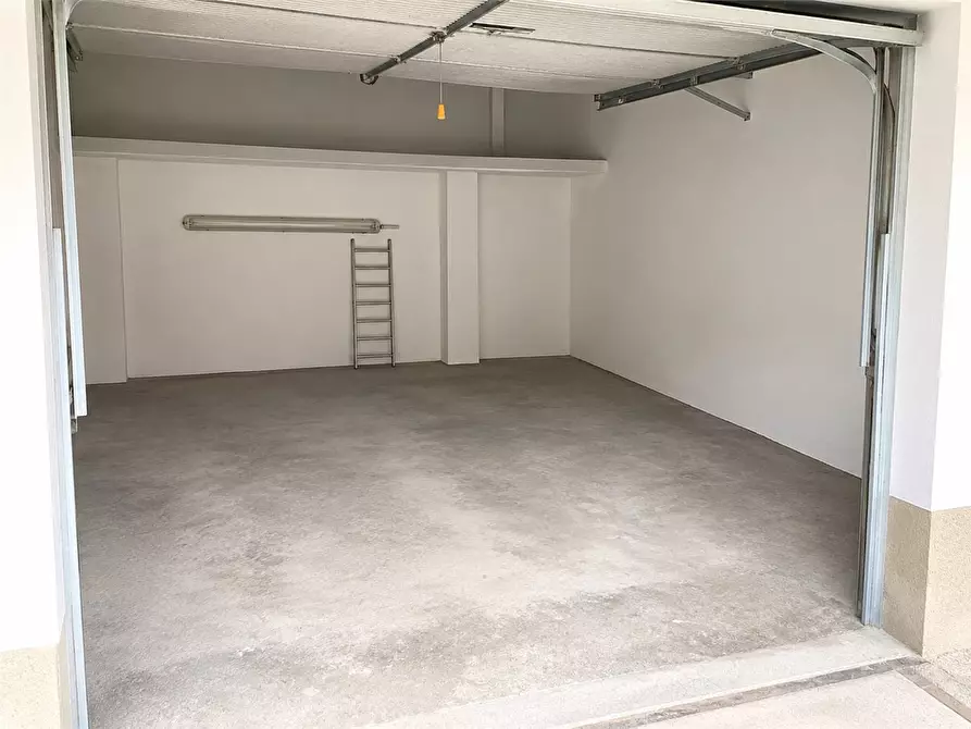Immagine 5 di Garage in affitto  1 a Milano