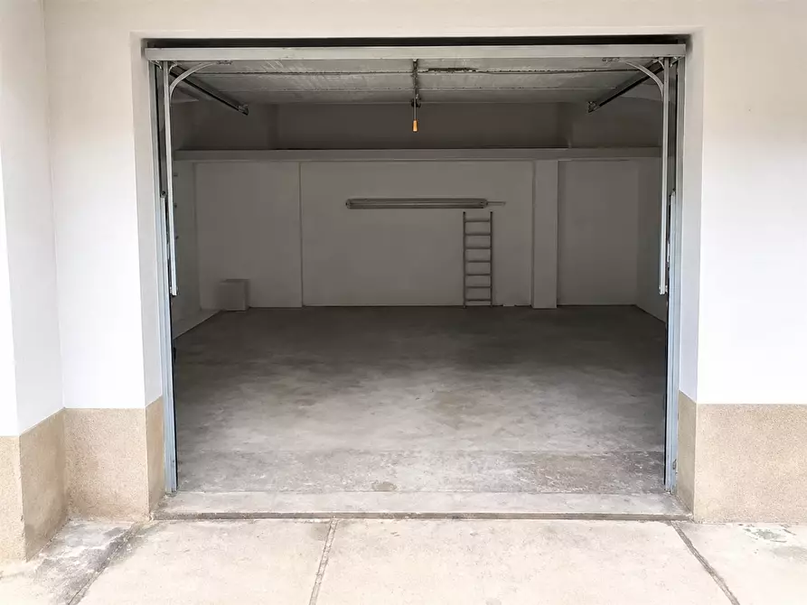 Immagine 4 di Garage in affitto  1 a Milano