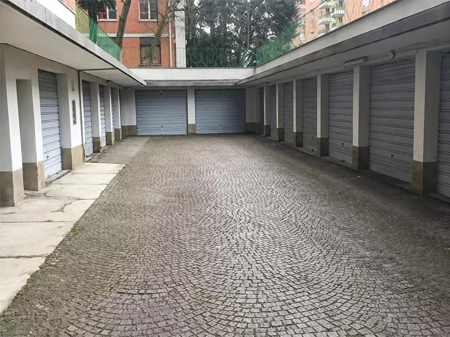 Immagine 1 di Garage in affitto  1 a Milano