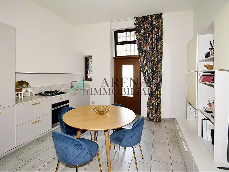 Immagine 1 di Appartamento in vendita  6 a Milano